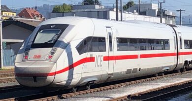 ICE am Bahnhof Villach