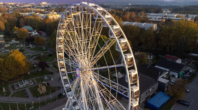 Am Sonntag, den 15. Oktober 2023, können Schulanfänger von 9:30 Uhr bis 10:30 Uhr eine gratis Runde auf dem Riesenrad beim Minimundus Parkplatz drehen.