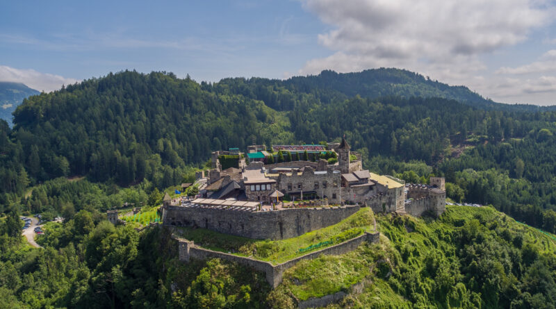 Burg Landskron 9 Plätze, 9 Schätze