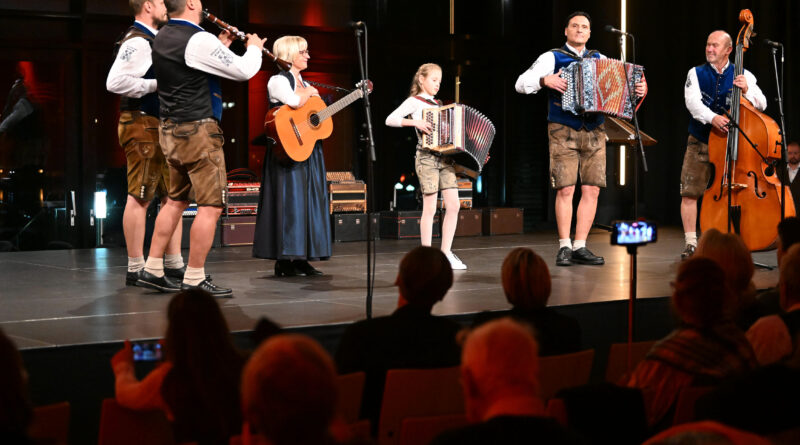 Veranstaltungen, 2023- 11-04, Velden Casino, Velden singt,musiziert und tanzt