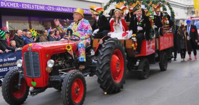 Der Villacher Fasching ist eines der größten und bekanntesten Faschingstreiben in Österreich und zieht jedes Jahr Tausende Besucher aus aller Welt an. Der Höhepunkt des Faschingstreibens ist der Faschingssamstag, der am 10. Februar 2024 stattfindet.