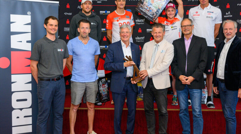 An der IRONMAN-Pressekonferenz nahmen u.a. Patrick Schörkmayer (IRONMAN-Renndirektor), Marino Vanhoenacker, Landeshauptmann Peter Kaiser, Bürgermeister Christian Scheider, Klaus Ehrenbrandtner (GF Kärnten Werbung) und Helmuth Micheler (GF TVB Klagenfurt) teil. Foto: StadtKommunikation/Hude