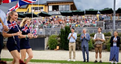 Vizebürgermeister von Wolfsberg Alexander Radl, Landeshauptmann Peter Kaiser, Leiter des Organisationskomitees Andreas Stückler und Anna Milne von der Federation Equestre Internationale bei der Eröffnungsfeier.