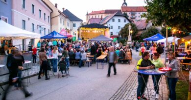 Vom 26. Juli bis 23. August verwandelt sich Althofen beim Altstadt Innenstadt Sommer Festival in eine lebendige Kulturbühne mit zahlreichen kostenlosen Veranstaltungen am Salzburger Platz und im Stadtpark