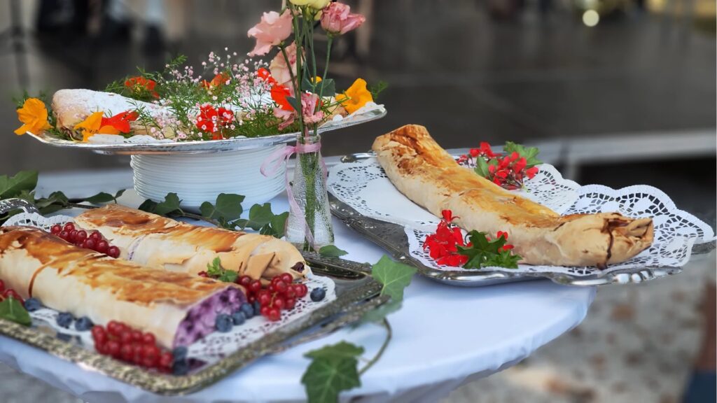 Am 14. September lädt das Strudelfest im malerischen Blumenpark Seeboden zu einem Tag voller kulinarischer Genüsse und abwechslungsreicher Unterhaltung ein