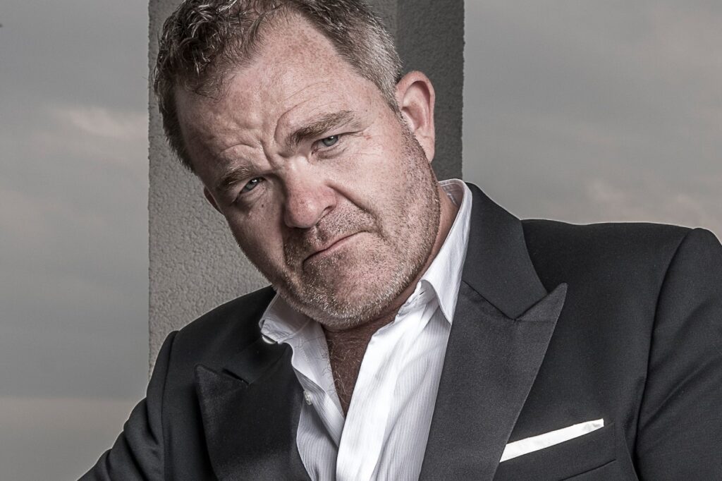 Montag, 18. November, im CCV: Cornelius Obonya und die Österreichischen Salonisten bringen Texte und Gedichte des Satirikers Robert Gernhardt auf die Bühne