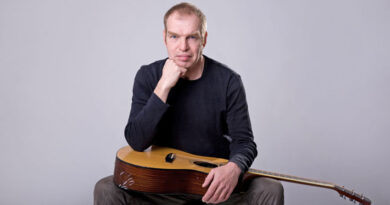 Ein- und Ausatmen mit der Gitarre - Karl Ritter von Stockerau im Amthof Feldkirchen