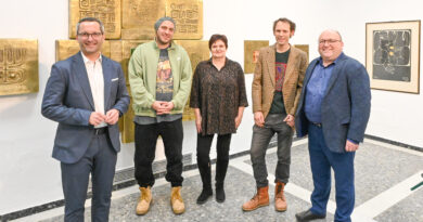 Kulturstadtrat Mag. Franz Petritz eröffnete die Ausstellung gemeinsam mit Kulturabteilungsleiter Mag. Alexander Gerdanovits, Stadtgalerieleiterin Mag. Beatrix Obernosterer und den beiden Mit-Kuratoren Florian Zambrano und Niki Lapan.