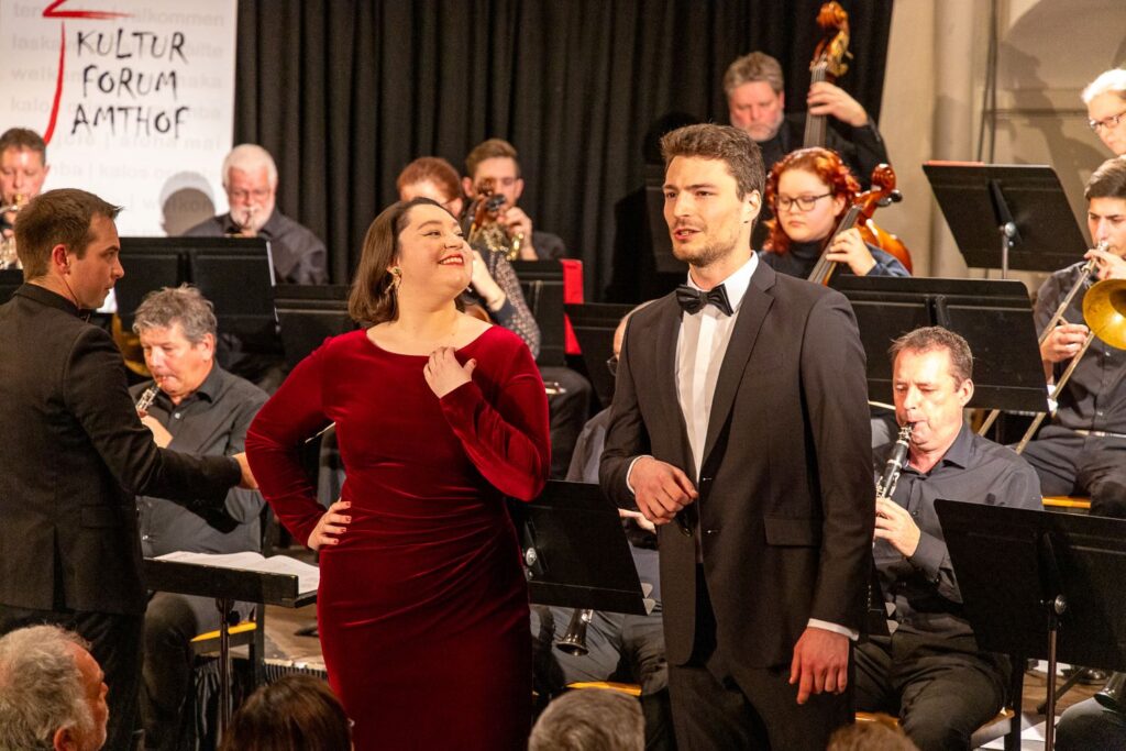 Feldkirchner Neujahrskonzerte: Das Johann Strauß Ensemble unter der Leitung von Kapellmeister Michael Uhr