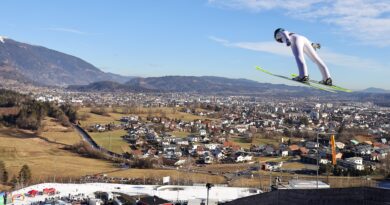 FIS Skisprung Weltcup der Damen in der Villacher Alpen Arena