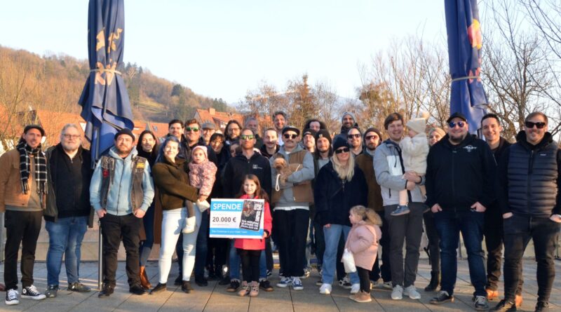 Spendenübergabe: Der Kulturverein Wolfsrock veranstaltete Ende Dezember zum zehnten Mal ein Rock- und Metalkonzert (die bekannte "Christmas in your Heart Show") für den guten Zweck