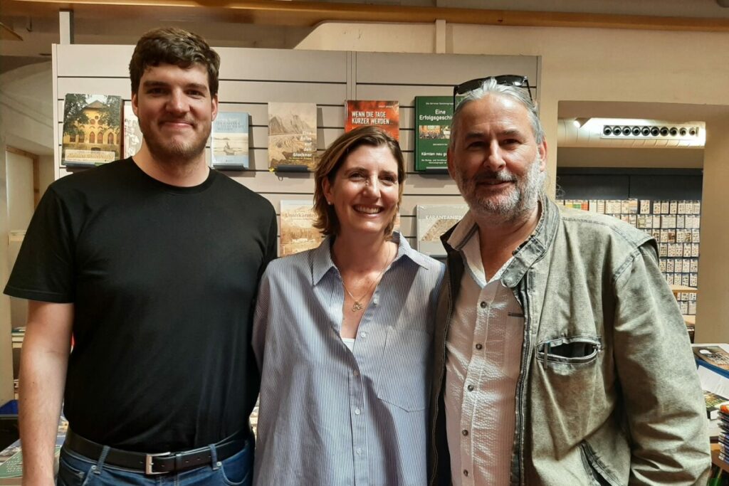 Buch13 im Eboardmuseum: Geschäftsführer Moritz V. Breschan mit Sandra Jausz & Schriftsteller Gerald Eschenauer.
