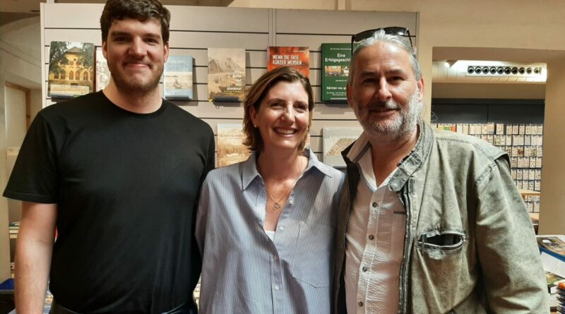 Buch13 im Eboardmuseum: Geschäftsführer Moritz V. Breschan mit Sandra Jausz & Schriftsteller Gerald Eschenauer.