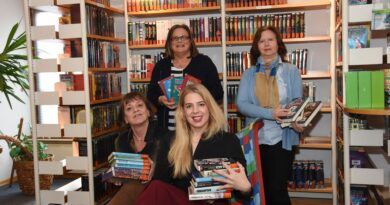 Zum ersten Mal gibt es in der Stadtbücherei Wolfsberg eine besondere Valentinstags-Aktion, die weltweit Bücherfans begeistert: „Blind Date with a Book“!