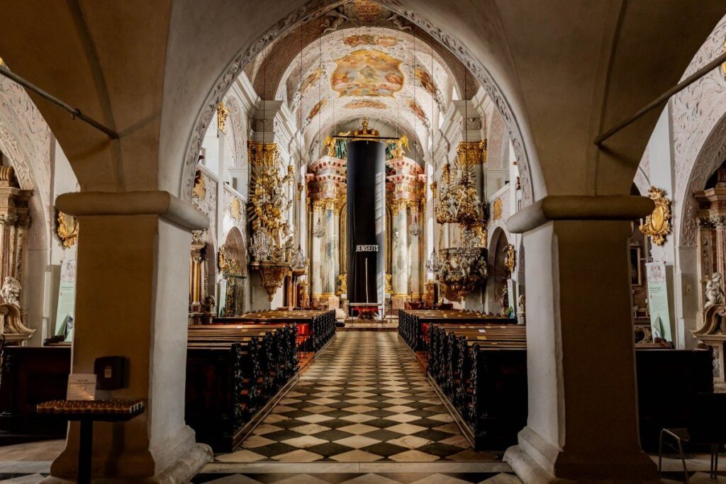 Jenseits-Kunst im Dom