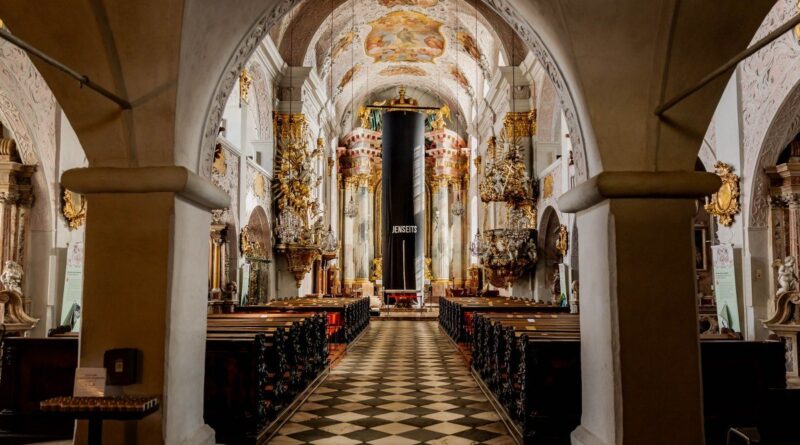 Jenseits-Kunst im Dom