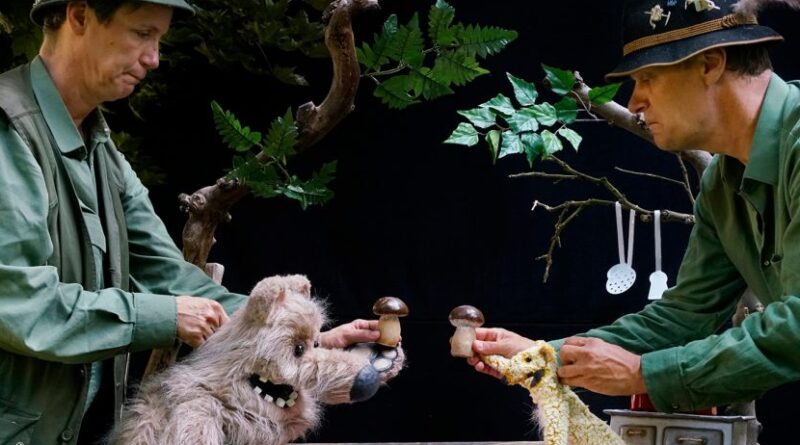 Zwei für mich, einer für dich - Theater Moment in der Lodronschen Reitschule