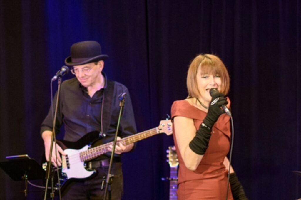 Frankie Vetter und Rebecca Anouche - Café Aichwaldsee