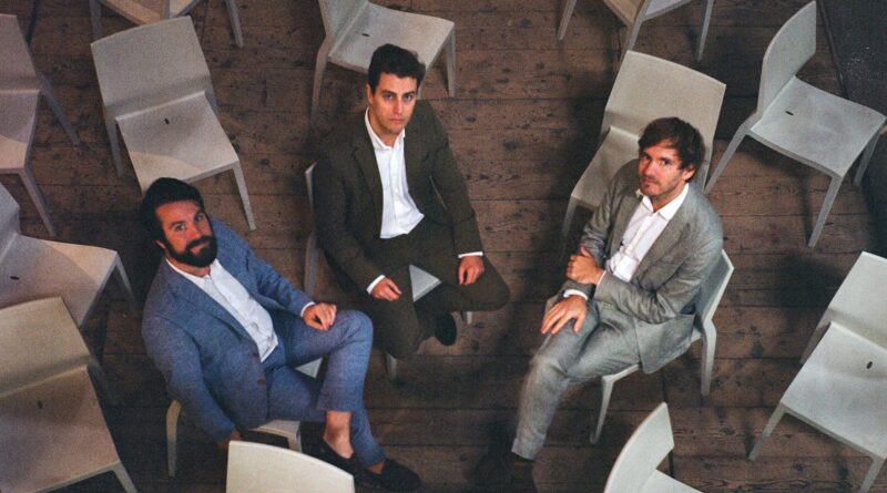 Tres Caballeros - Zoom