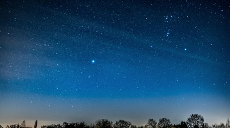 Neumond: Blick in die Tiefe des Alls