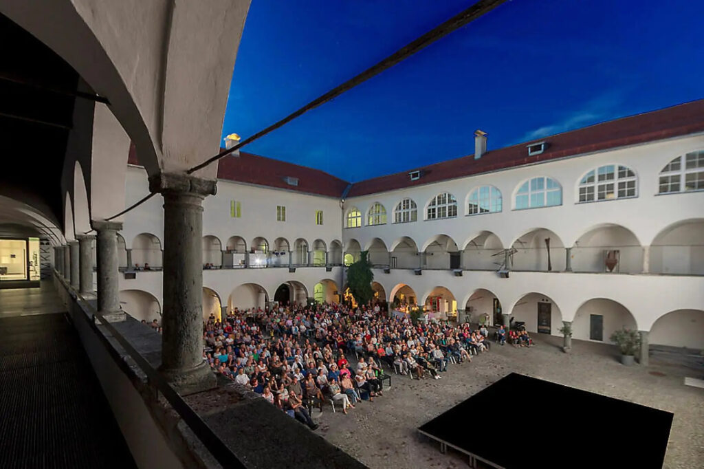Faust - Burghof Klagenfurt