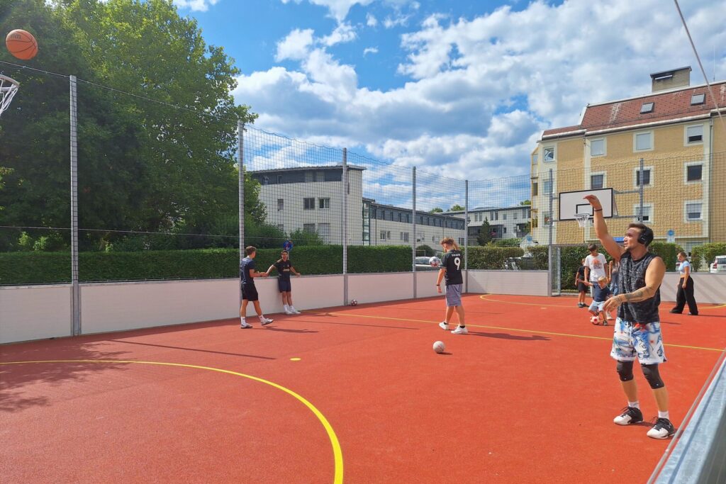 Spielplatz und Funcourt am Wayerfeld