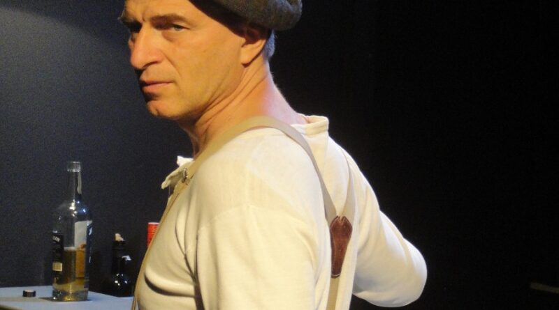 Packendes Solo mit Daniel Doujenis im Gastspiel des Theater Kaendace