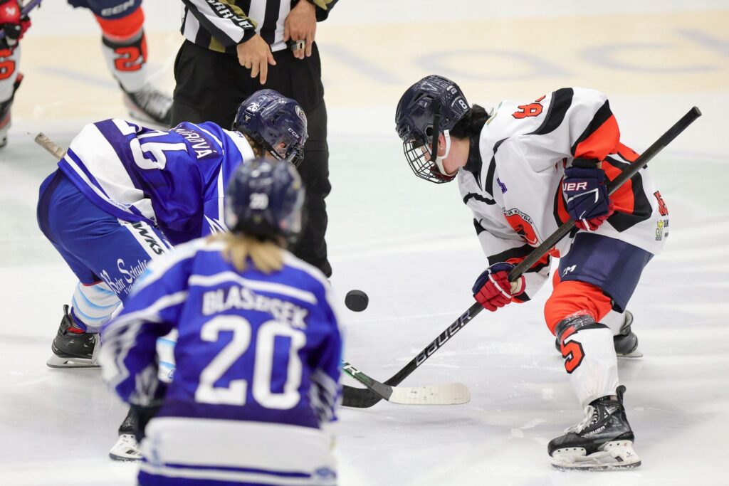 Dameneishockey - VSV Lady Hawks vs. Budapest Jegkorong Akademia