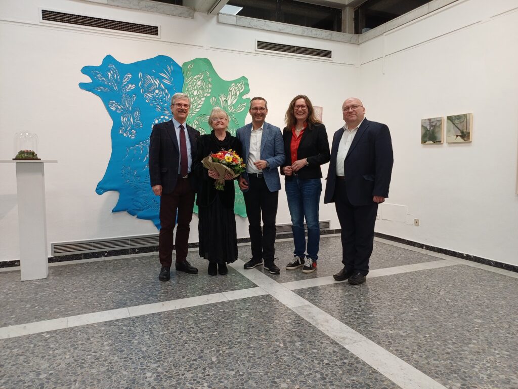 v.l.n.r. Vorstand der BV Präsident Dr. Peter Türk und Vizepräsidentin Margaretha Maria Bauer, Kulturreferent Mag. Franz Petritz mit Stadträtin DI Constance Mochar und Mag.phil. Alexander Gerdanovits (Leiter der Abteilung Kultur) bei der Vernissage in der Alpen Adria Galerie.