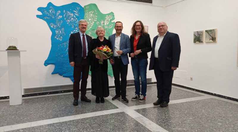 v.l.n.r. Vorstand der BV Präsident Dr. Peter Türk und Vizepräsidentin Margaretha Maria Bauer, Kulturreferent Mag. Franz Petritz mit Stadträtin DI Constance Mochar und Mag.phil. Alexander Gerdanovits (Leiter der Abteilung Kultur) bei der Vernissage in der Alpen Adria Galerie.