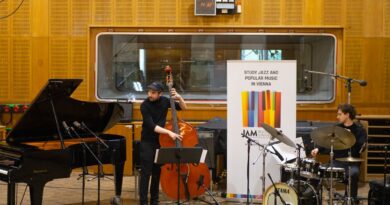 Lukas Lauermann - Thomas Quendler Trio