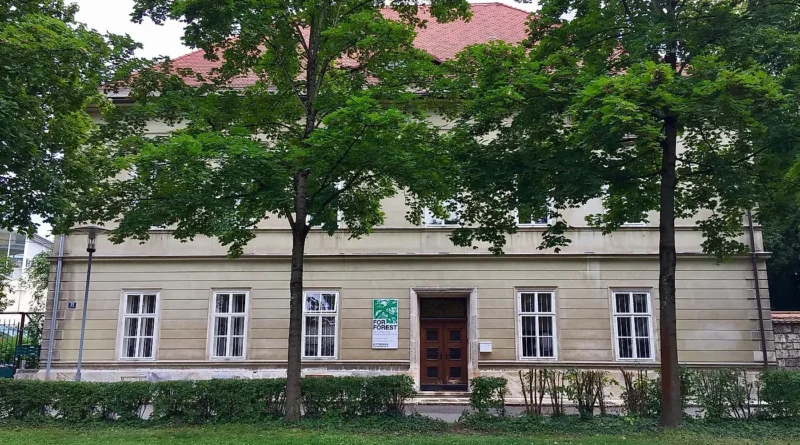 Lukas Lauermann - Varve