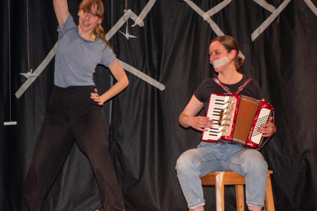 Theaterperformance mit Livemusik