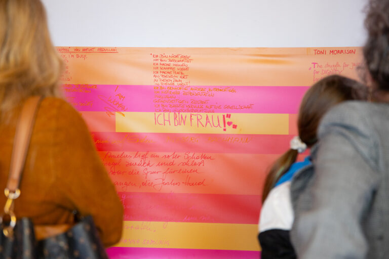 Ausstellung: Queer-feministische Zeilen