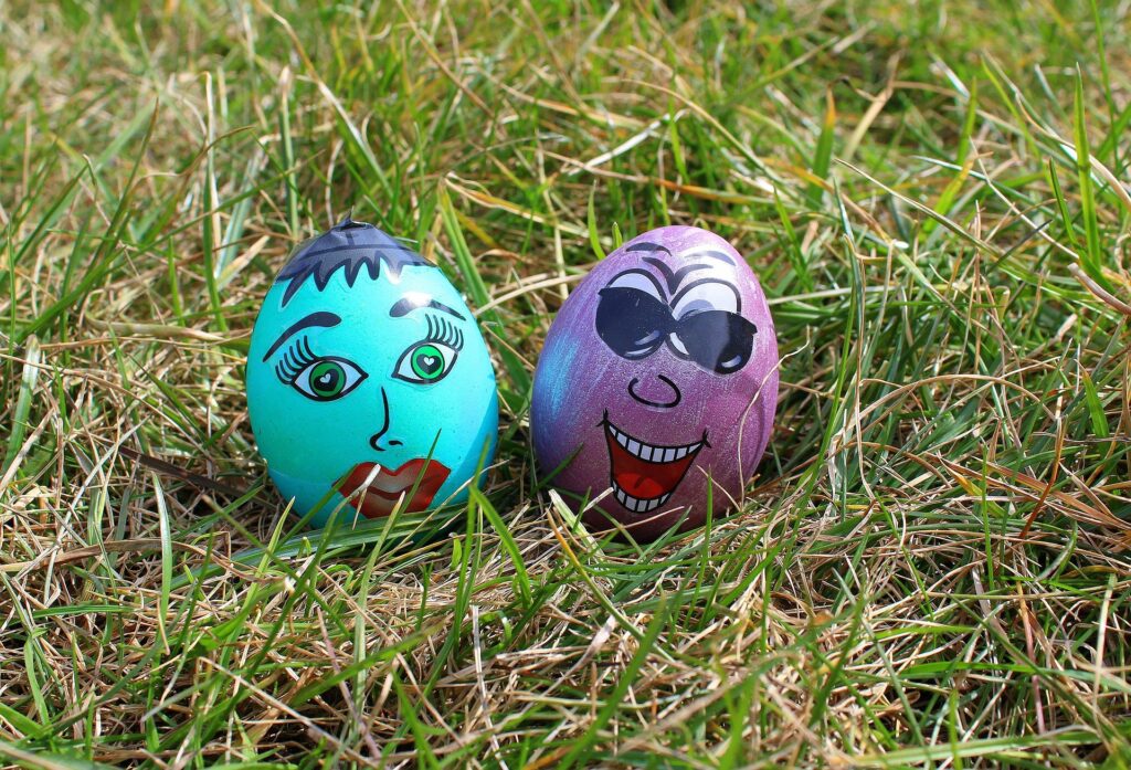 Ostereier bemalen im Park