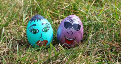 Ostereier bemalen im Park