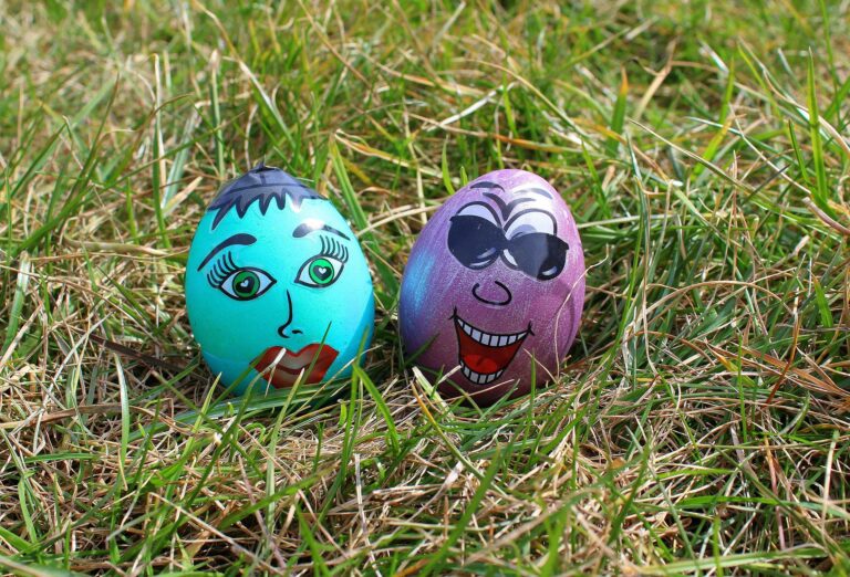 Ostereier bemalen im Park