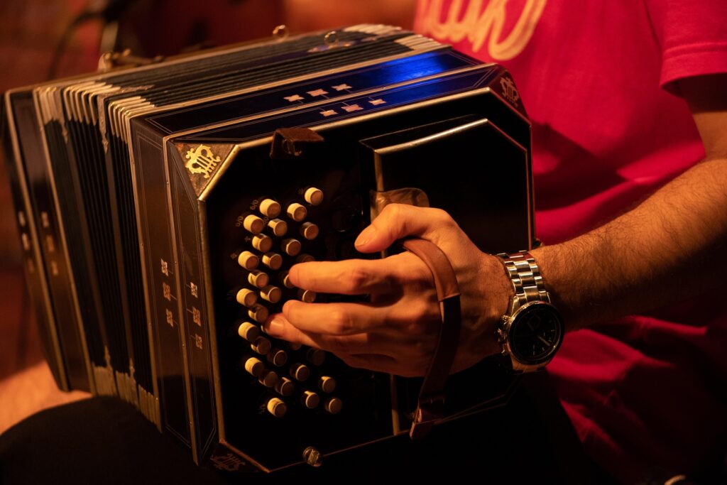 Tango Nuevo, Bossa Nova, Vals, Swing