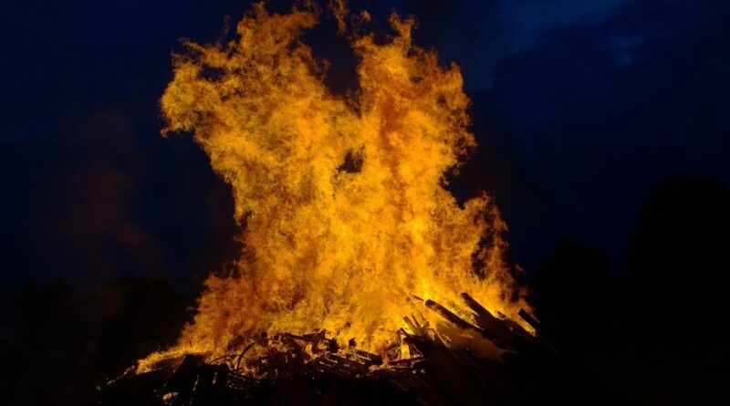 Sonnwendfeuer in Köstenberg